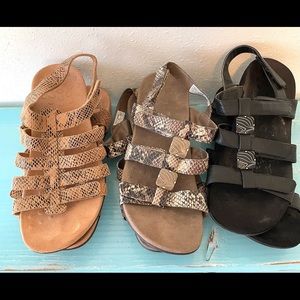 3 Pair Vionic adjustable strap sandals